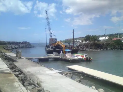 Ancienne photo montrant des travaux d’aménagement à la Marina Rivière-Sens.